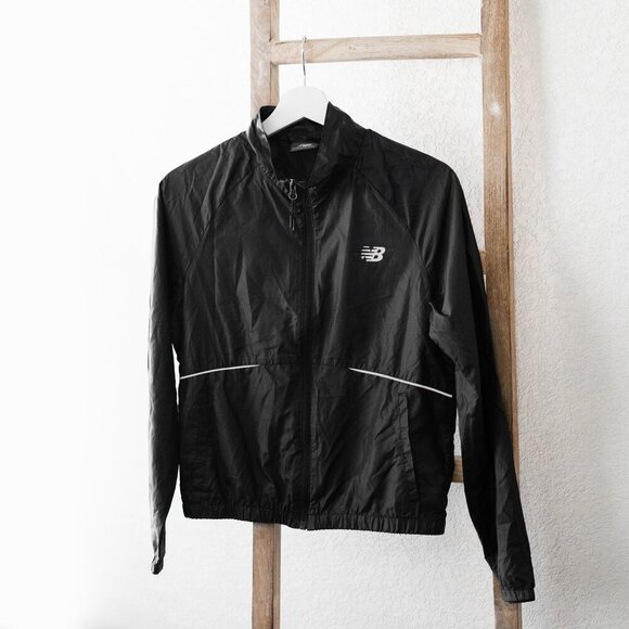 NEW BALANCE WINDBREAKER Sz Small BLACK JACKET LIGHTWEIGHT PACKABLE LAYER - Picture 1 of 11